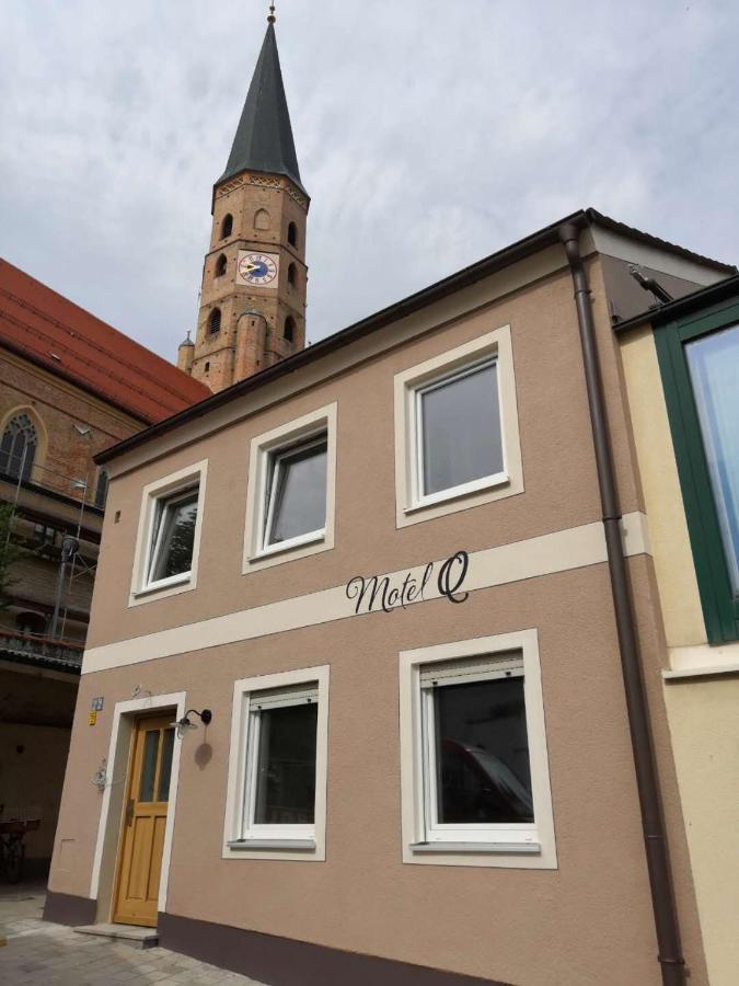Motel Q - Das Kleine Stadthotel Dingolfing Eksteriør billede