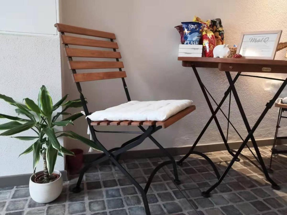 Motel Q - Das Kleine Stadthotel Dingolfing Eksteriør billede