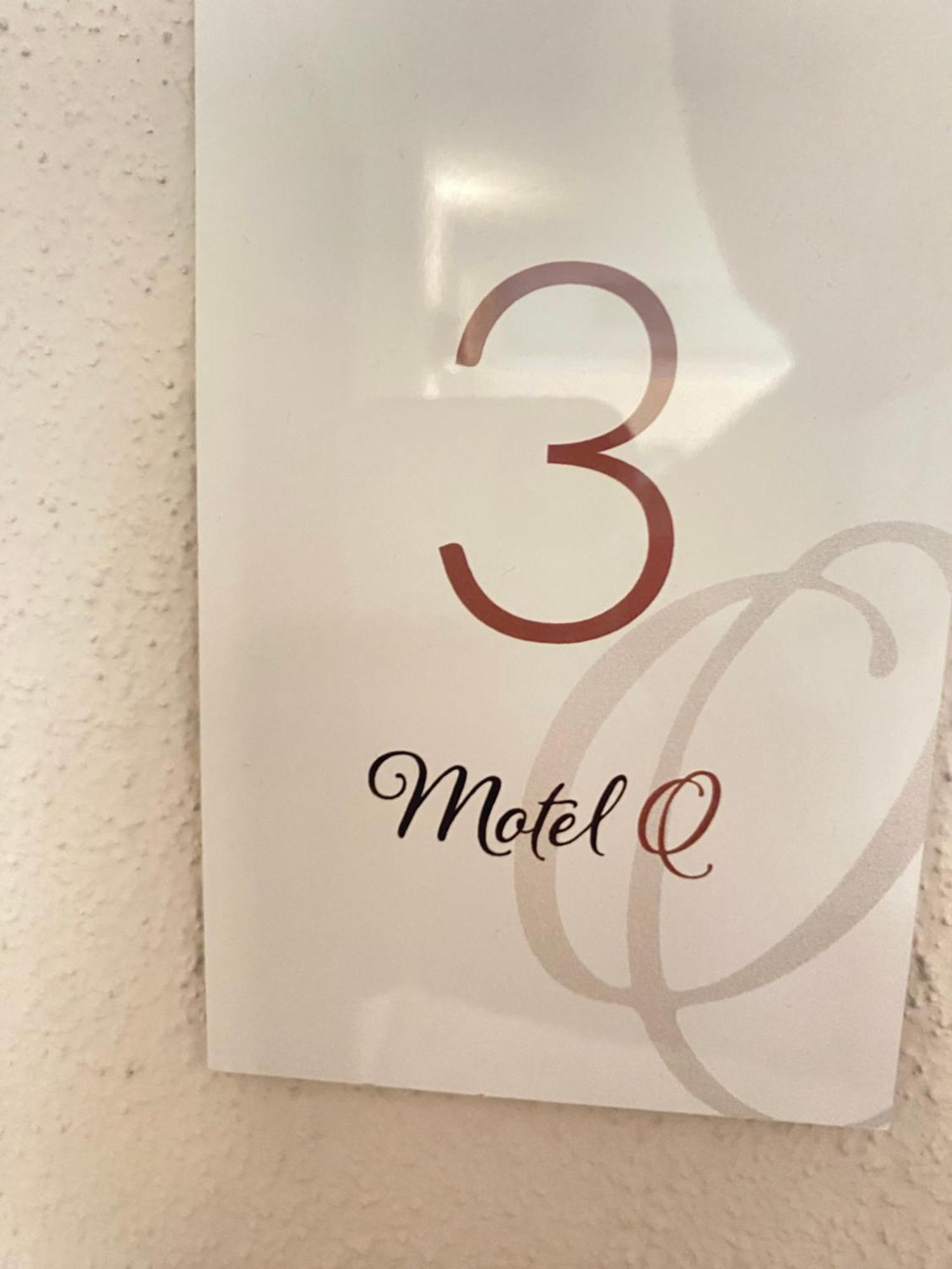 Motel Q - Das Kleine Stadthotel Dingolfing Eksteriør billede